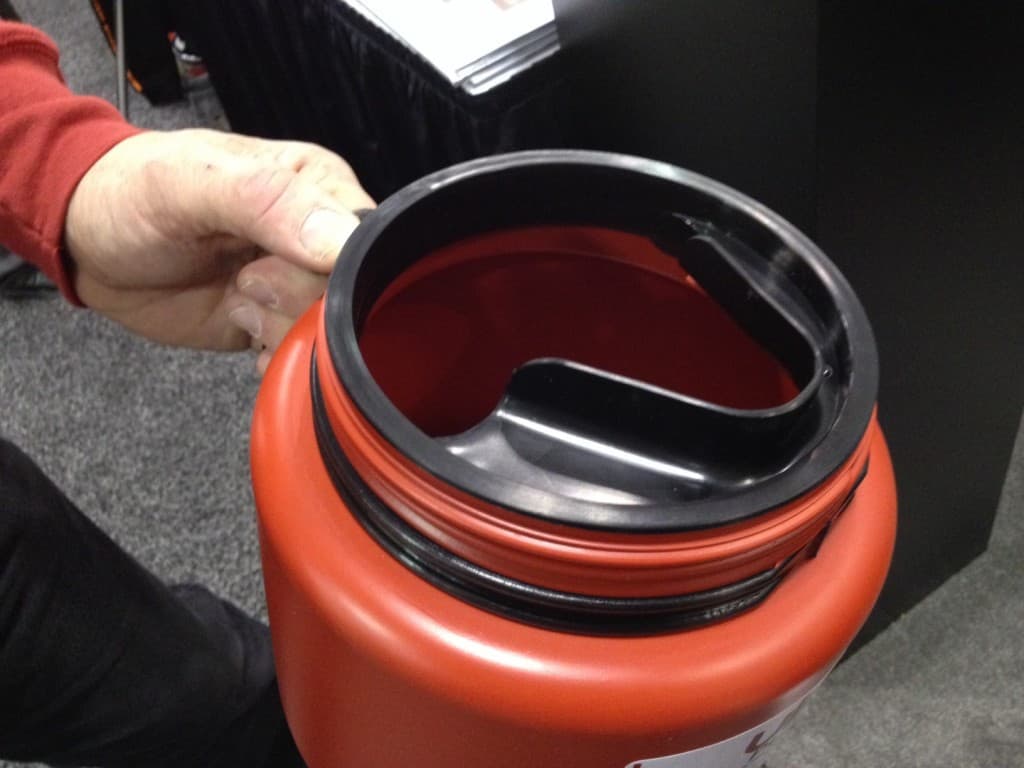 Ulano's New Pouring Container "Pro-Flo" for Emulsion - neater and less bubbles, a brilliant simple idea.